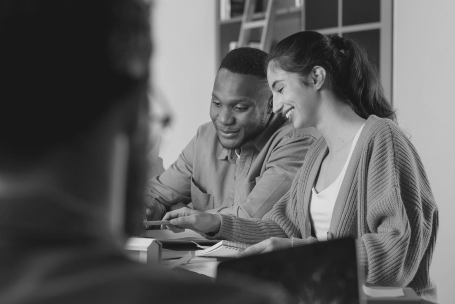 Team-Meeting zur Entwicklung neuer Bewertungsmethoden und Kurskonzepte